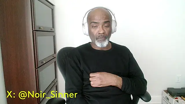 Snapshot of sinnernoir chatting on 04/11/26, 11:36 sinnernoir online show from 04/11/26, 11:36