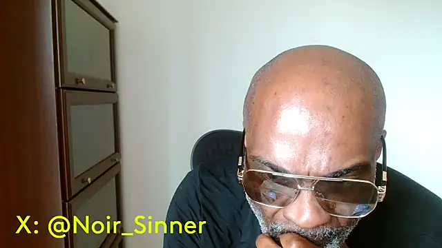 Snapshot of sinnernoir chatting on 04/15/26, 07:58 sinnernoir online show from 04/15/26, 07:58
