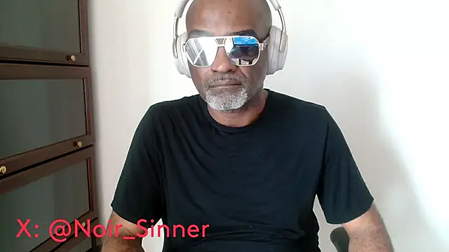 Snapshot of sinnernoir chatting on 04/18/26, 01:48 sinnernoir online show from 04/18/26, 01:48