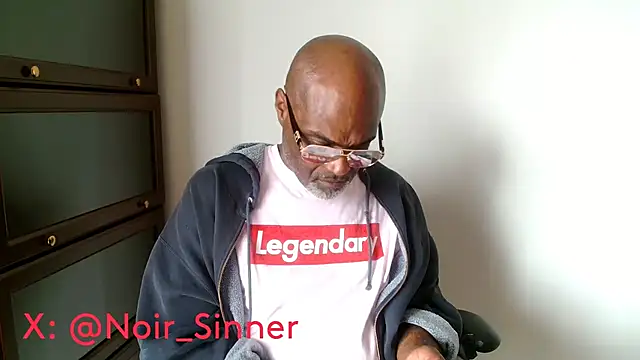Snapshot of sinnernoir chatting on 04/19/26, 08:11 sinnernoir online show from 04/19/26, 08:11
