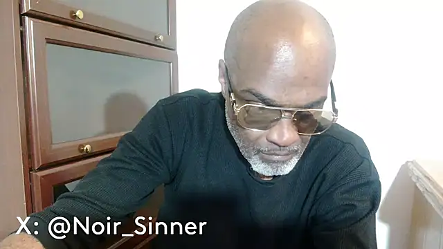 Snapshot of sinnernoir chatting on 04/21/26, 05:14 sinnernoir online show from 04/21/26, 05:14
