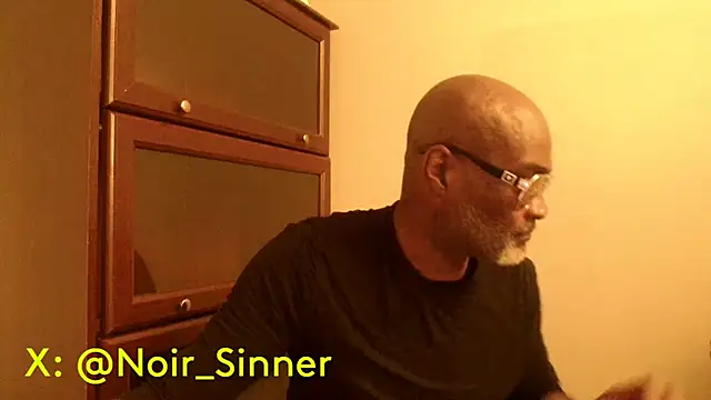 Snapshot of sinnernoir chatting on 04/24/26, 02:47 sinnernoir online show from 04/24/26, 02:47