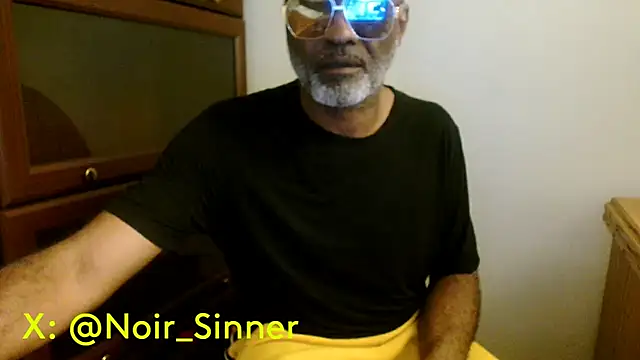 Snapshot of sinnernoir chatting on 04/26/26, 01:47 sinnernoir online show from 04/26/26, 01:47