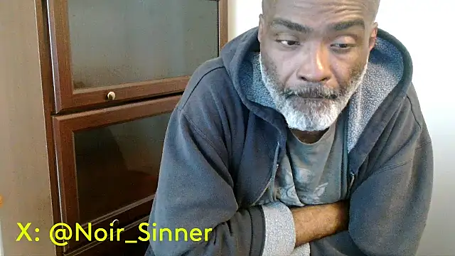 Snapshot of sinnernoir chatting on 05/11/26, 02:45 sinnernoir online show from 05/11/26, 02:45
