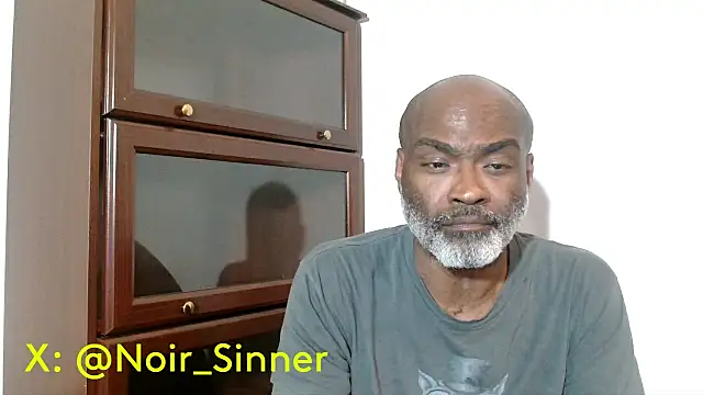 Snapshot of sinnernoir chatting on 05/12/26, 06:21 sinnernoir online show from 05/12/26, 06:21