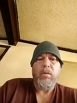 Snapshot of Rayc61 chatting on 02/14/26, 02:58 Rayc61 online show from 02/14/26, 02:58