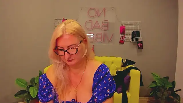 ChristyBrooks online show from 01/30/25, 01:10