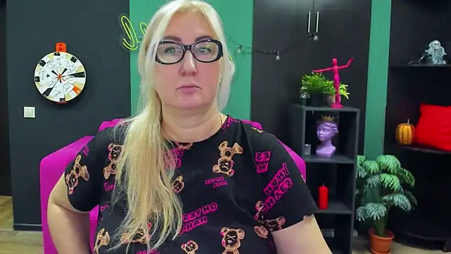 ChristyBrooks online show from 02/12/25, 01:06