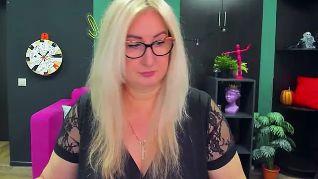 ChristyBrooks online show from 02/19/25, 12:11