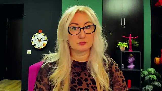 ChristyBrooks online show from 03/04/25, 01:17