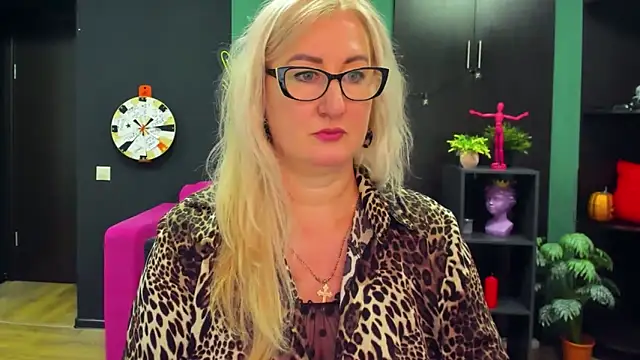 ChristyBrooks online show from 03/06/25, 04:17