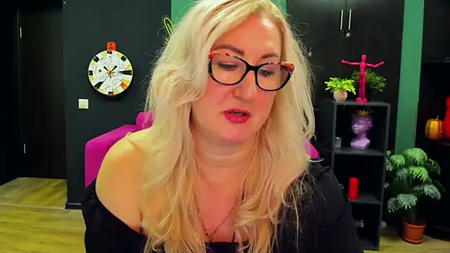 ChristyBrooks online show from 03/07/25, 04:22