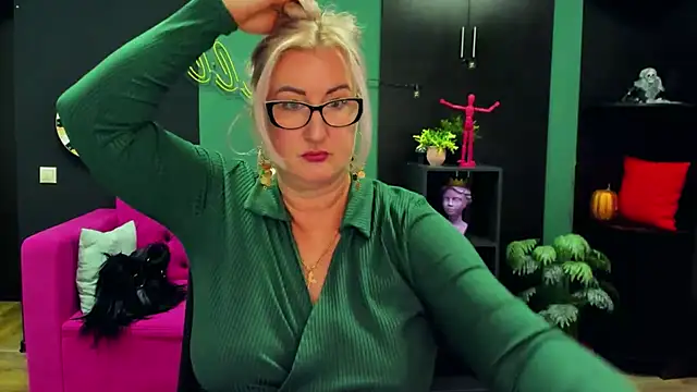 ChristyBrooks online show from 03/10/25, 06:12