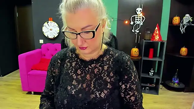 ChristyBrooks online show from 10/25/25, 10:12