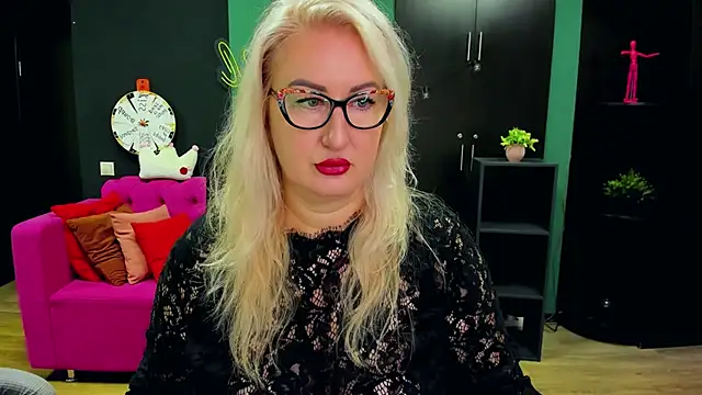 ChristyBrooks online show from 11/25/25, 05:18