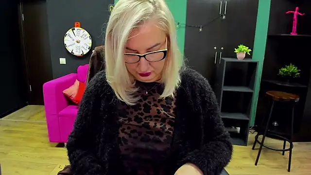 ChristyBrooks online show from 12/21/25, 07:04