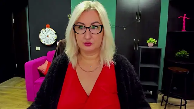 ChristyBrooks online show from 12/22/25, 05:04