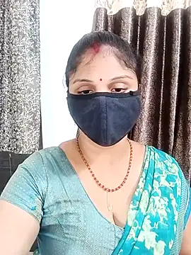 Snapshot of Cute-Aadhvita chatting on 06/18/26, 01:04 Cute-Aadhvita online show from 06/18/26, 01:04