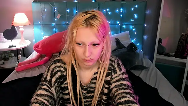 Lexy-Woorhez online show from 03/06/25, 10:41