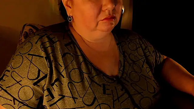 Snapshot of SexxyDreams1 chatting on 12/20/24, 04:09 SexxyDreams1 online show from 12/20/24, 04:09