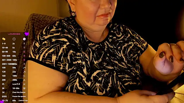 Snapshot of SexxyDreams1 chatting on 02/06/25, 12:33 SexxyDreams1 online show from 02/06/25, 12:33