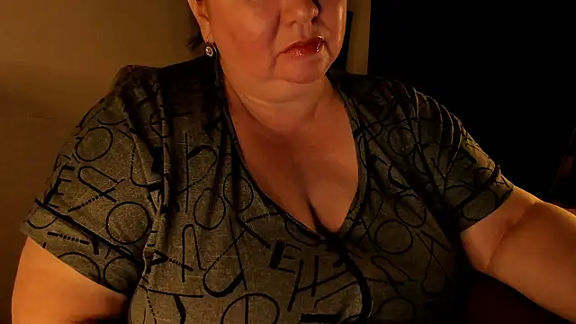 Snapshot of SexxyDreams1 chatting on 02/10/25, 02:41 SexxyDreams1 online show from 02/10/25, 02:41