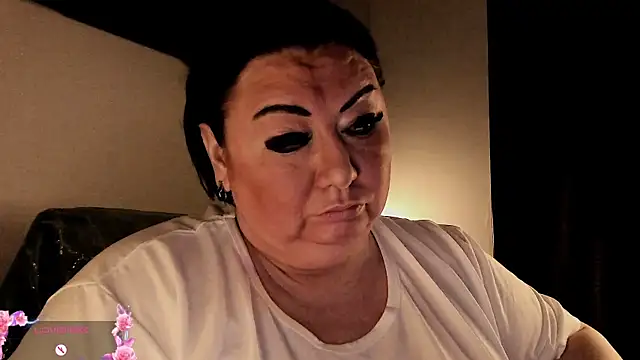 Snapshot of SexxyDreams1 chatting on 09/23/25, 02:58 SexxyDreams1 online show from 09/23/25, 02:58