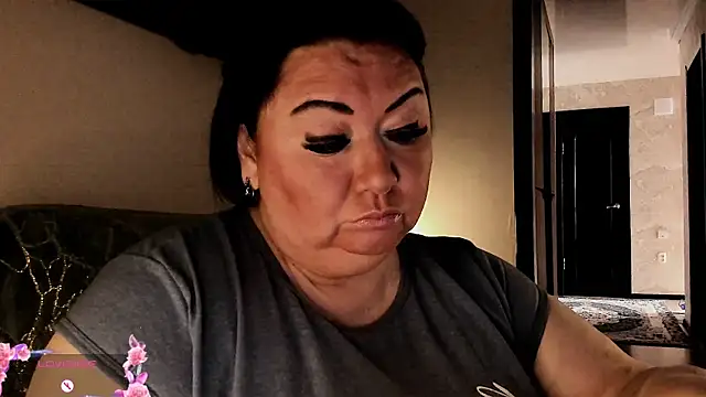 Snapshot of SexxyDreams1 chatting on 09/30/25, 05:12 SexxyDreams1 online show from 09/30/25, 05:12