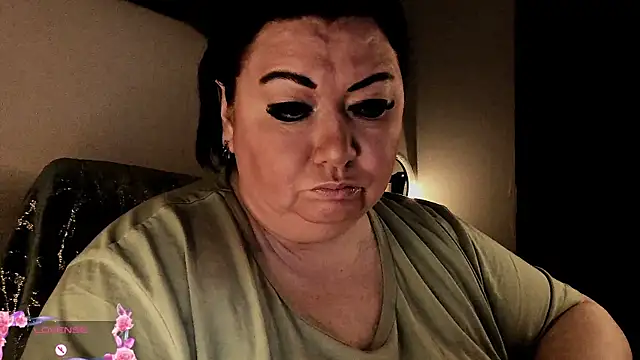 Snapshot of SexxyDreams1 chatting on 10/13/25, 04:45 SexxyDreams1 online show from 10/13/25, 04:45