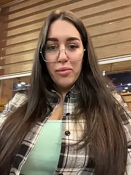 Snapshot of VikiDemi chatting on 12/22/25, 03:42 VikiDemi online show from 12/22/25, 03:42