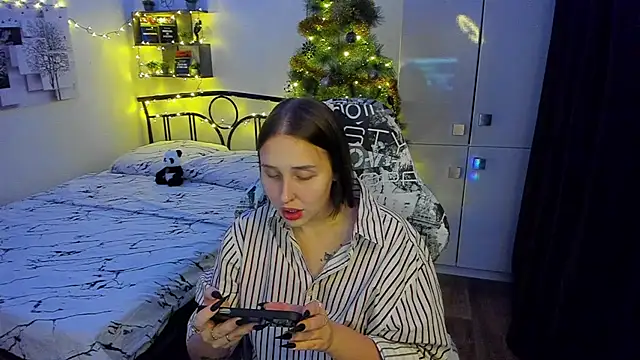 LinaTruly online show from 12/04/25, 09:34