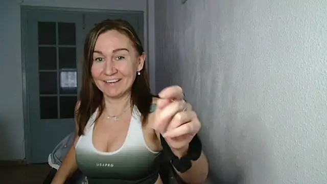 Snapshot of TamaraSweetxo chatting on 12/23/24, 04:39 TamaraSweetxo online show from 12/23/24, 04:39