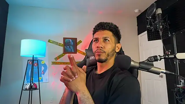 Snapshot of DamnKevin chatting on 03/22/26, 02:42 DamnKevin online show from 03/22/26, 02:42