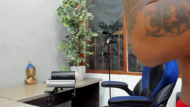 Snapshot of Robin_Rief chatting on 01/14/25, 03:53 Robin Rief online show from 01/14/25, 03:53