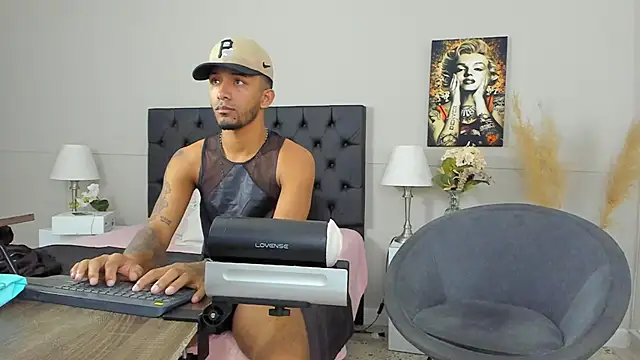 Snapshot of Robin_Rief chatting on 01/29/25, 03:44 Robin Rief online show from 01/29/25, 03:44