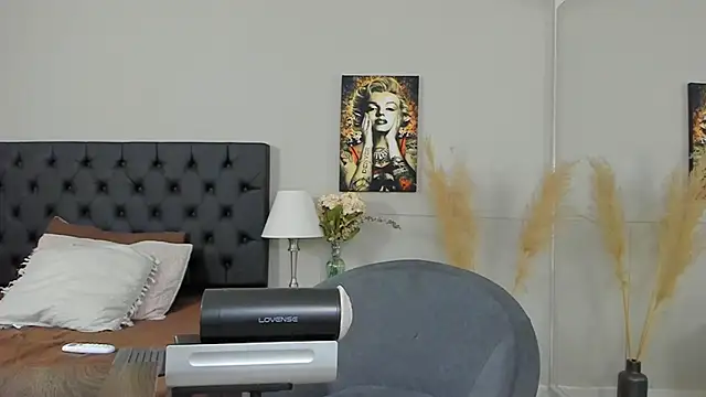 Snapshot of Robin_Rief chatting on 01/31/25, 03:41 Robin Rief online show from 01/31/25, 03:41