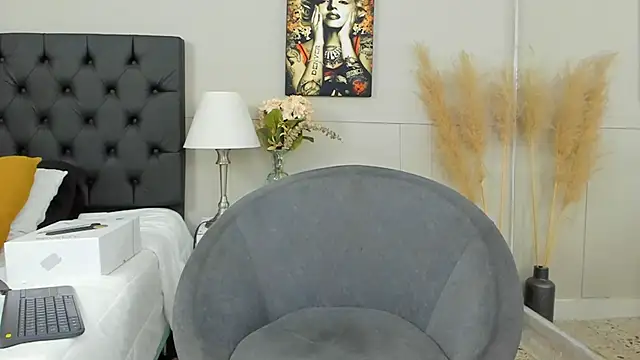 Snapshot of Robin_Rief chatting on 02/24/25, 03:44 Robin Rief online show from 02/24/25, 03:44