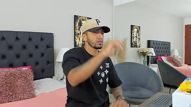 Snapshot of Robin_Rief chatting on 03/06/25, 03:24 Robin Rief online show from 03/06/25, 03:24