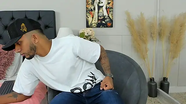 Snapshot of Robin_Rief chatting on 03/07/25, 03:19 Robin Rief online show from 03/07/25, 03:19