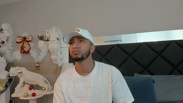 Snapshot of Robin_Rief chatting on 12/04/25, 03:49 Robin Rief online show from 12/04/25, 03:49