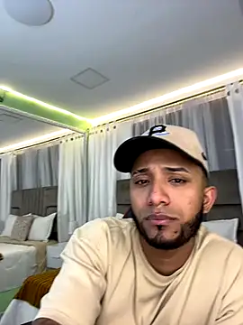 Snapshot of Robin_Rief chatting on 12/21/25, 03:57 Robin Rief online show from 12/21/25, 03:57