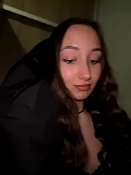 Snapshot of VelvetVixenI chatting on 12/15/25, 04:00 VelvetVixenI online show from 12/15/25, 04:00