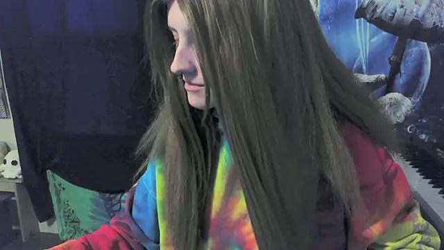 Snapshot of _hellostormy_ chatting on 04/08/26, 11:32 hellostormy online show from 04/08/26, 11:32