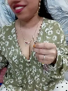 Snapshot of Haniya-143 chatting on 02/17/26, 10:05 Haniya-143 online show from 02/17/26, 10:05