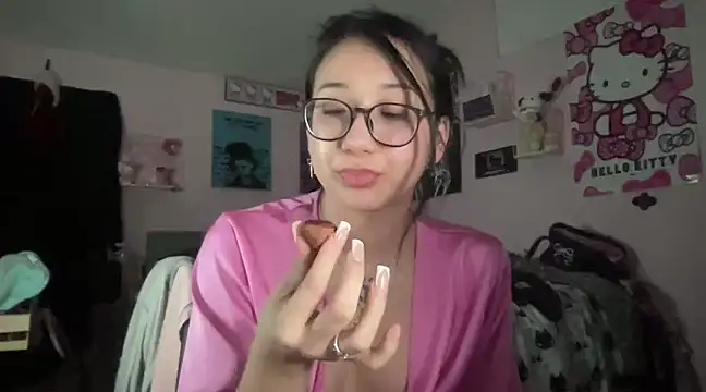 Snapshot of tokyobaby chatting on 12/24/24, 06:11 tokyobaby online show from 12/24/24, 06:11