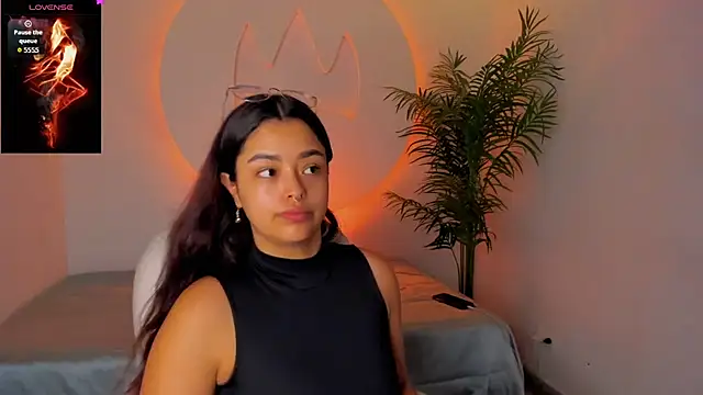 Ariana Pierce online show from 12/04/25, 12:25