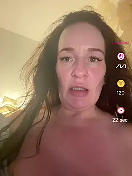 Snapshot of Engel_mia chatting on 06/25/26, 10:14 Engel mia online show from 06/25/26, 10:14