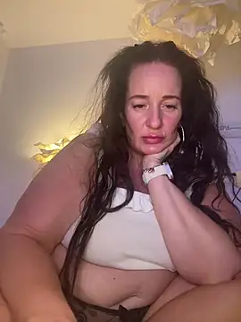 Snapshot of Engel_mia chatting on 07/17/26, 10:14 Engel mia online show from 07/17/26, 10:14