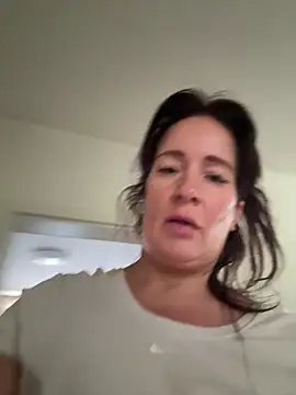 Snapshot of Engel_mia chatting on 07/28/26, 10:21 Engel mia online show from 07/28/26, 10:21