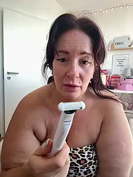 Snapshot of Engel_mia chatting on 07/28/26, 11:17 Engel mia online show from 07/28/26, 11:17